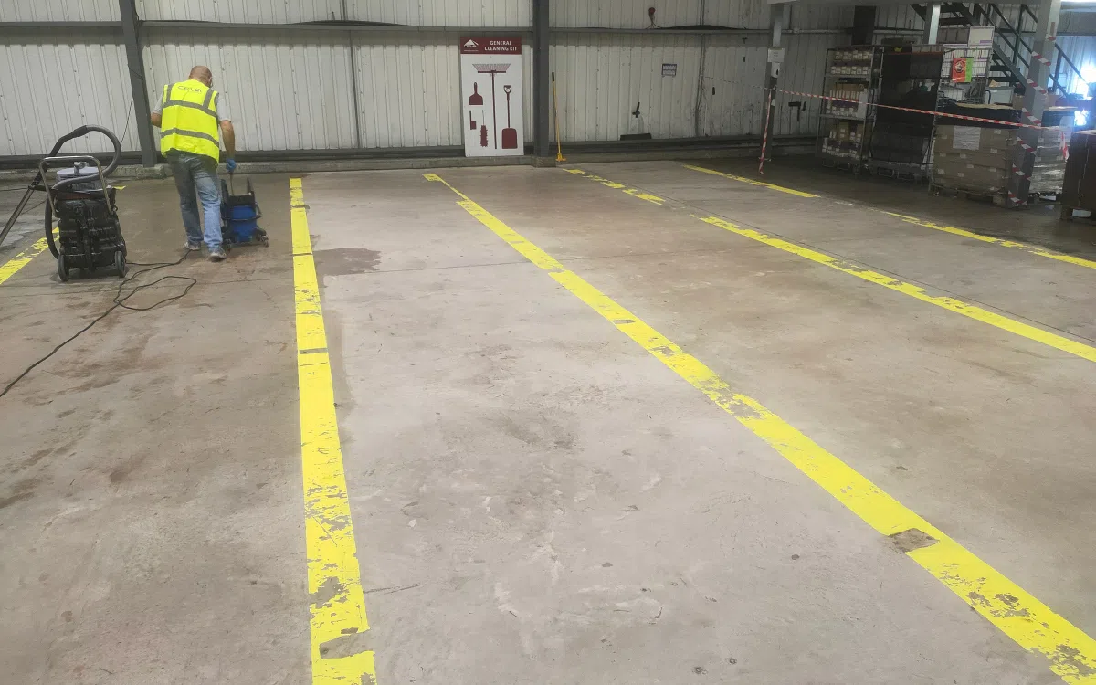 Professional cleaning of an existing concrete floor